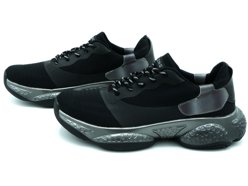 CASUAL SNEAKERS