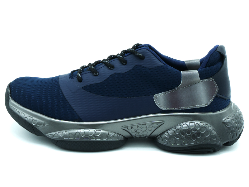 CASUAL SNEAKERS
