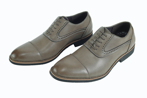 EMBOSSED BROGUED SHOES